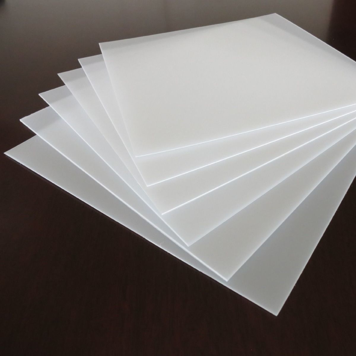 Bảng acrylic cực kỳ minh bạch: rõ ràng, mạnh mẽ và linh hoạt cho các dự án hiện đại