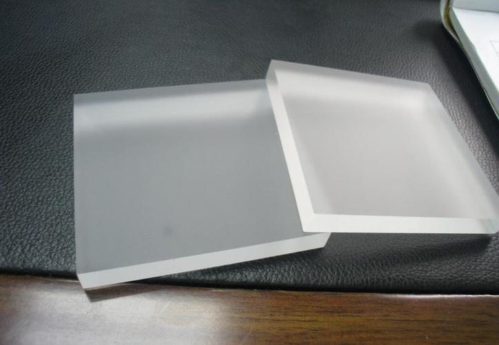 Những lợi thế của các tấm acrylic là gì?