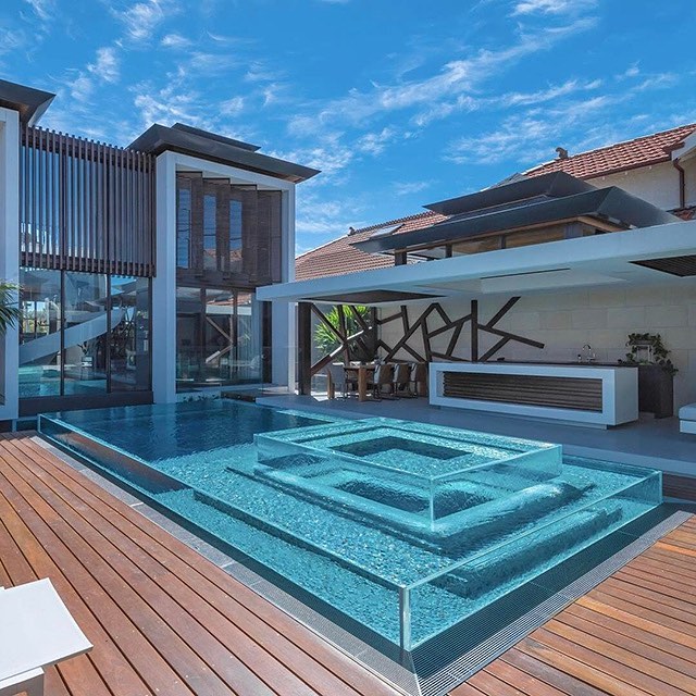 Hồ bơi acrylic sân trong sân gia đình